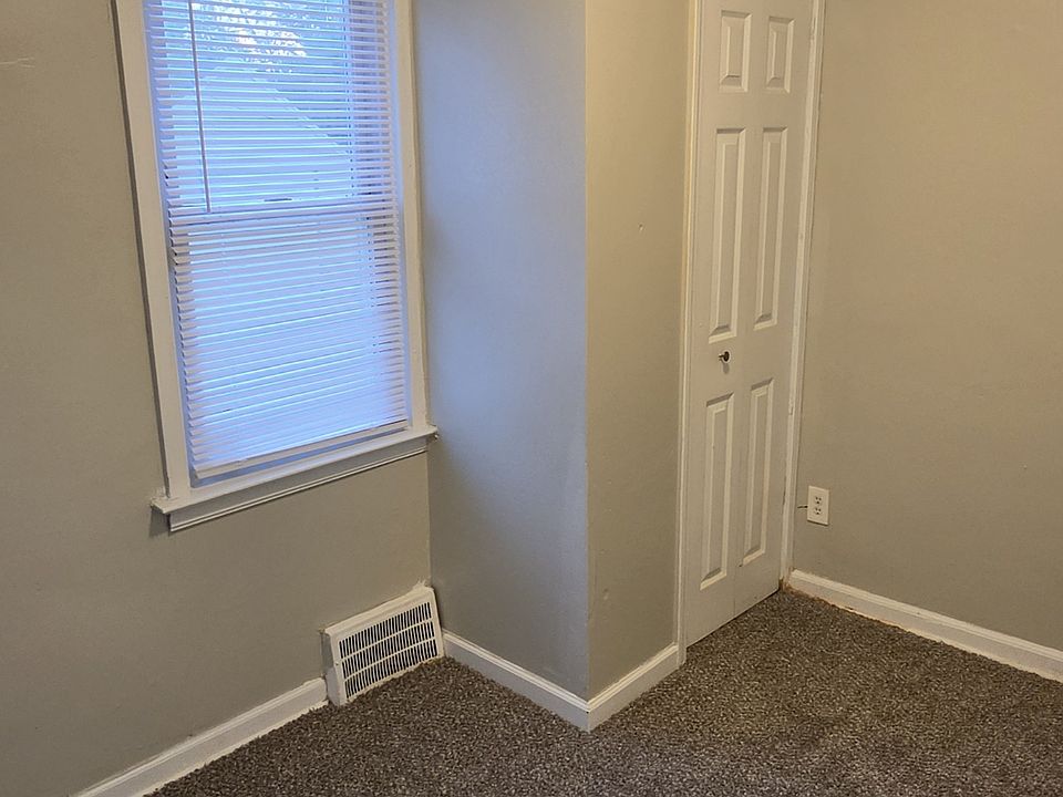 8252 Grandville Ave, photo 12