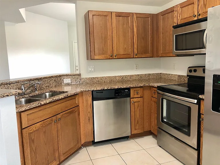 1811 NE 5th St #1501 — Photo 11