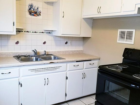 3rd image of 1191 Farrington St