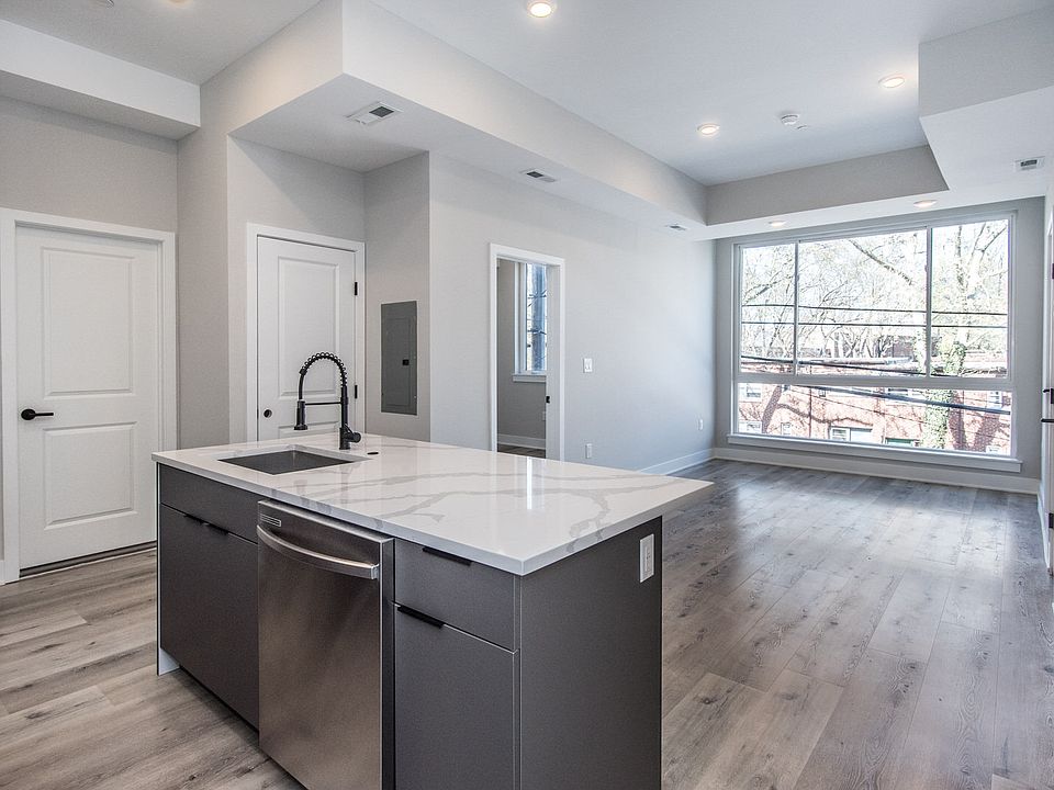 1st image of 2710 Ridge Ave #3
