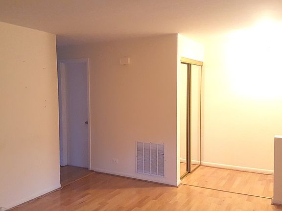 3rd image of 7925 N Nordica Ave