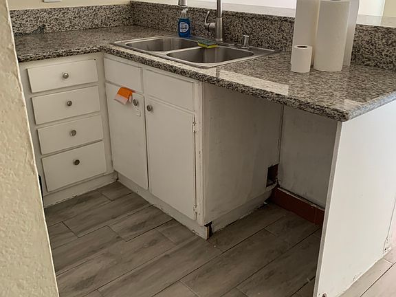 4th image of 1420 E Pumalo St #20
