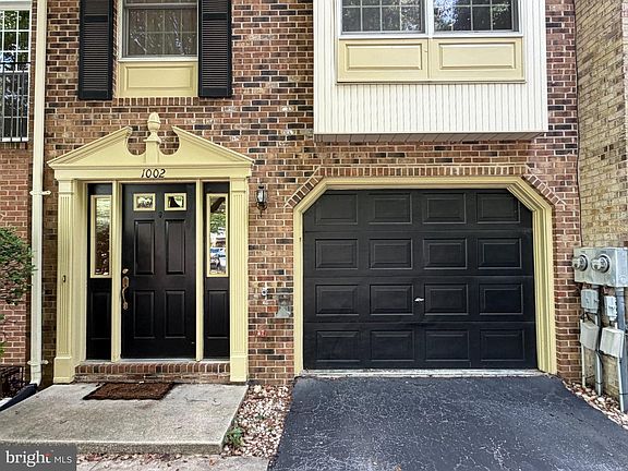 5th image of 1002 Lindsay Ln