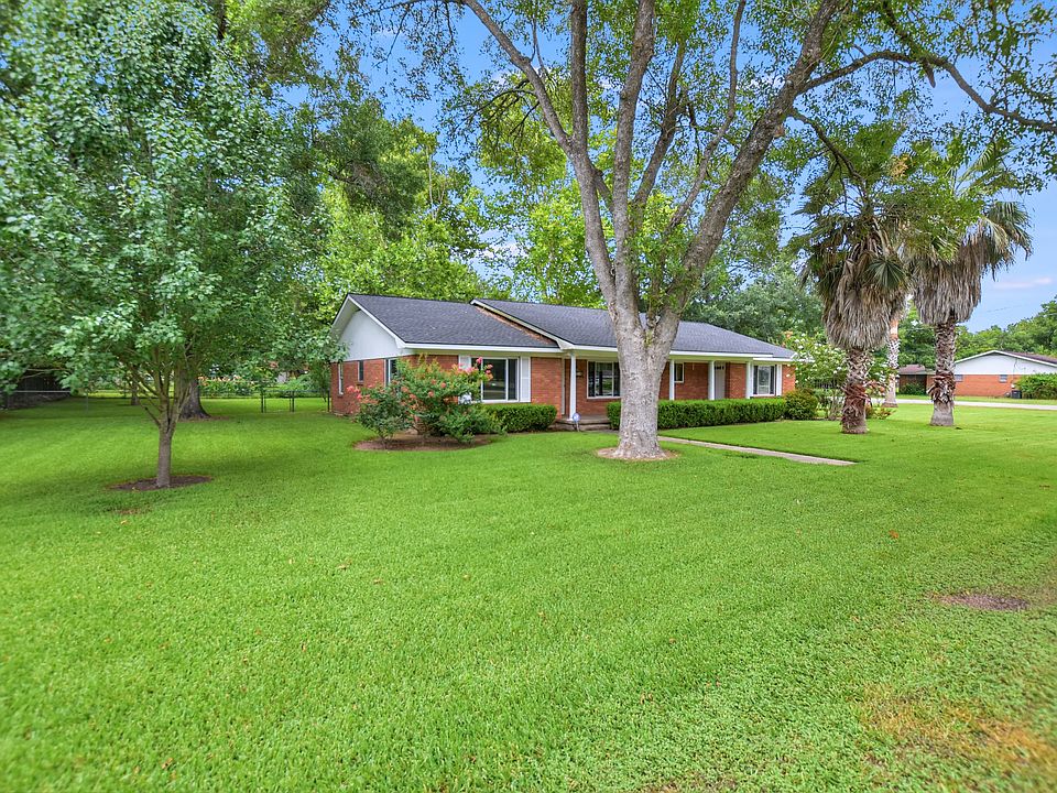 1st image of 900 Charleston Blvd
