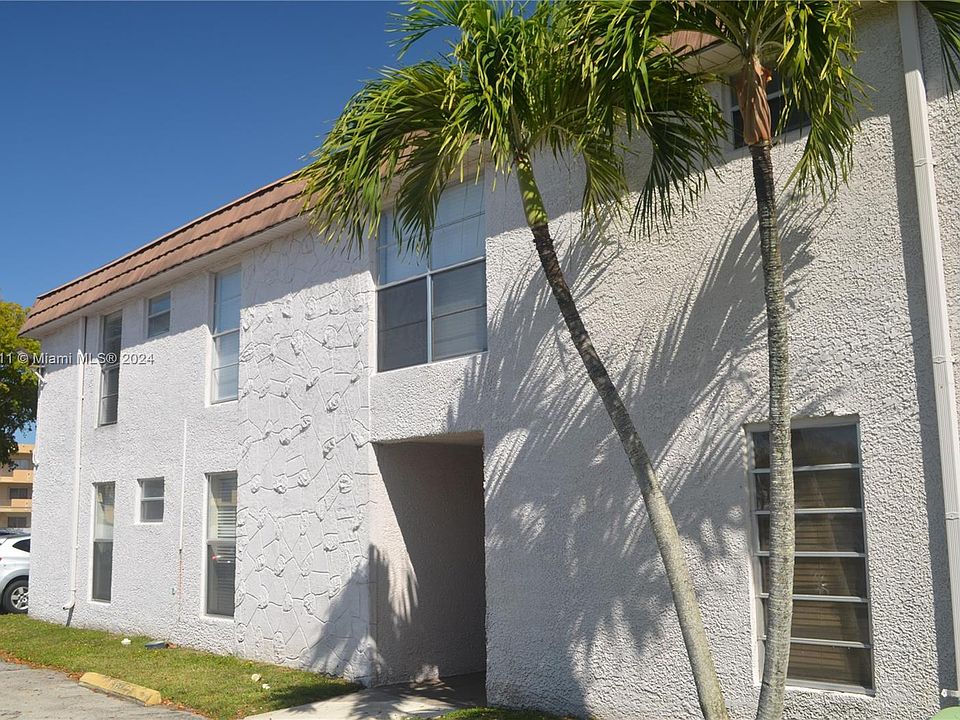 1st image of 10395 N Kendall Dr APT V8
