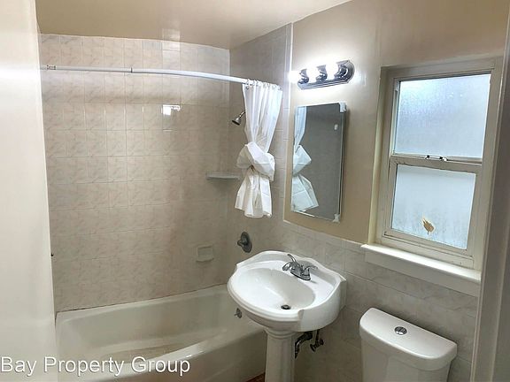 5th image of 829 Masonic Ave APT 3