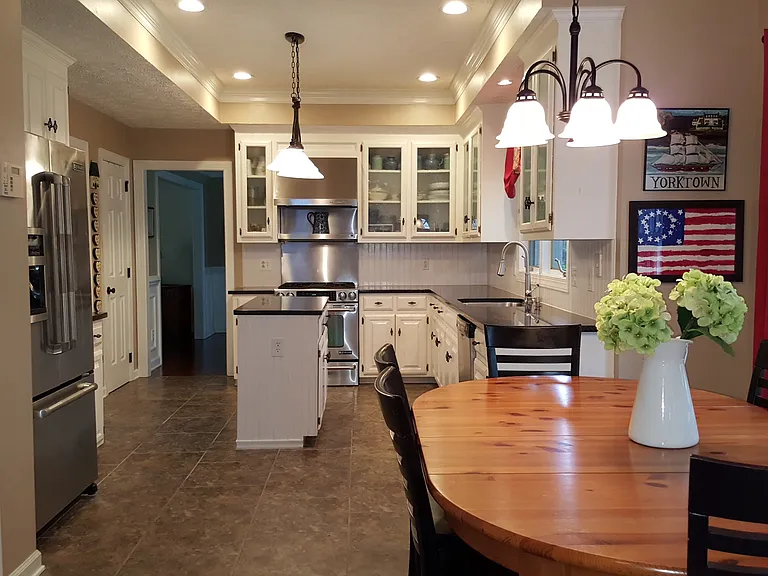 210 Clayton Dr — Photo 4