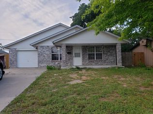 813 NW 17th St, Moore, OK 73160