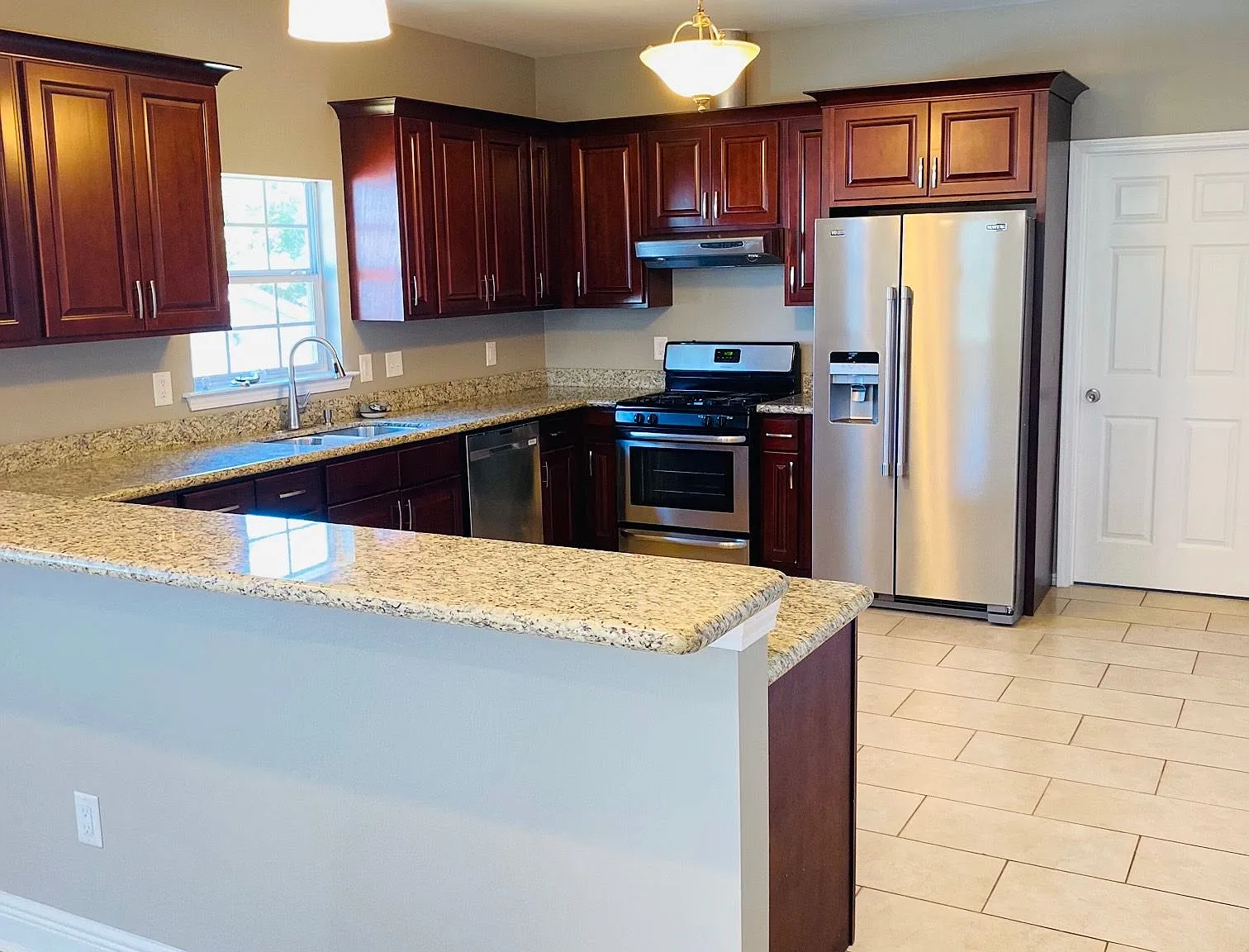 4 bed, 2.0 bath, 1600 sqft, $2,650 — Photo 4