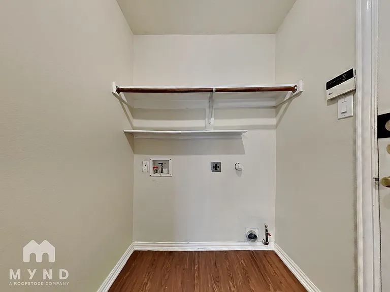 9860 Buckingham Ln — Photo 22