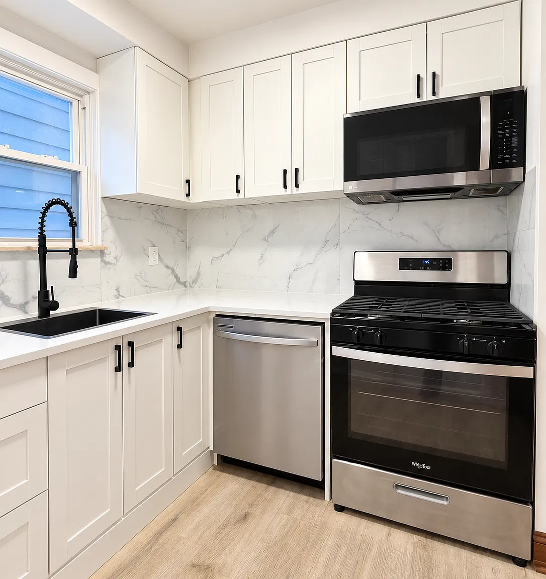70 Stein Ave — Photo 1