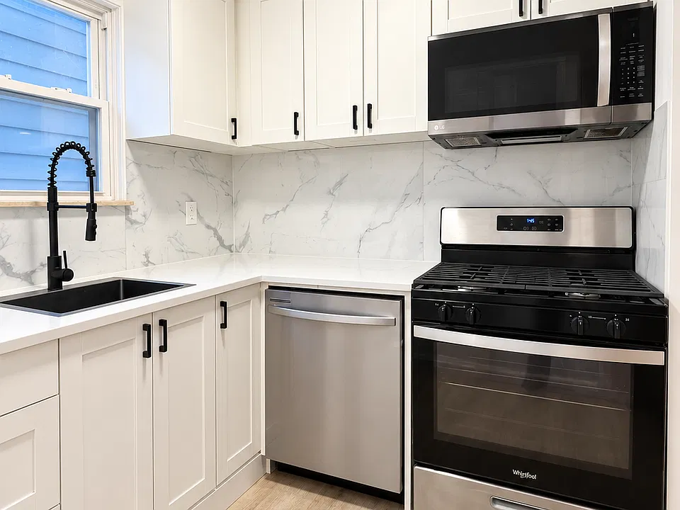 70 Stein Ave #2