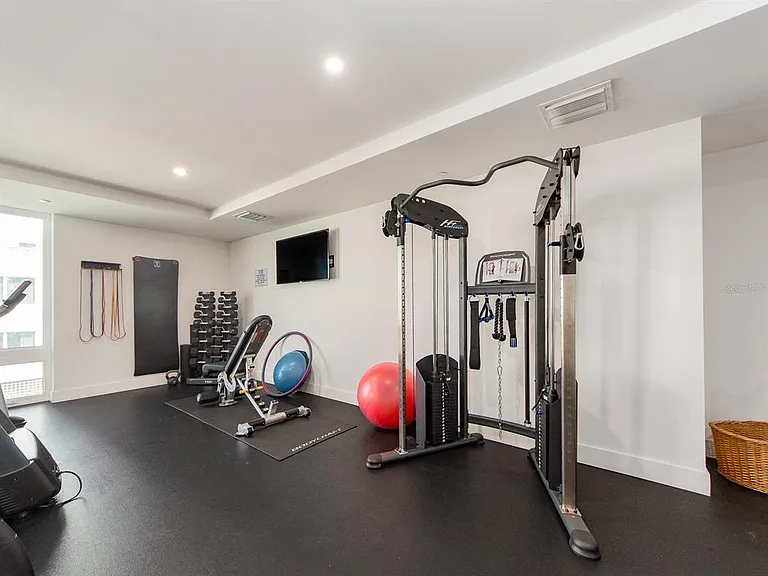 15 Avalon St #401 — Photo 33