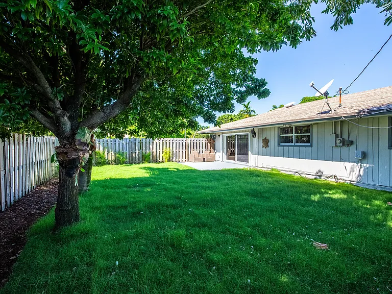 187 Auburn Dr — Photo 11