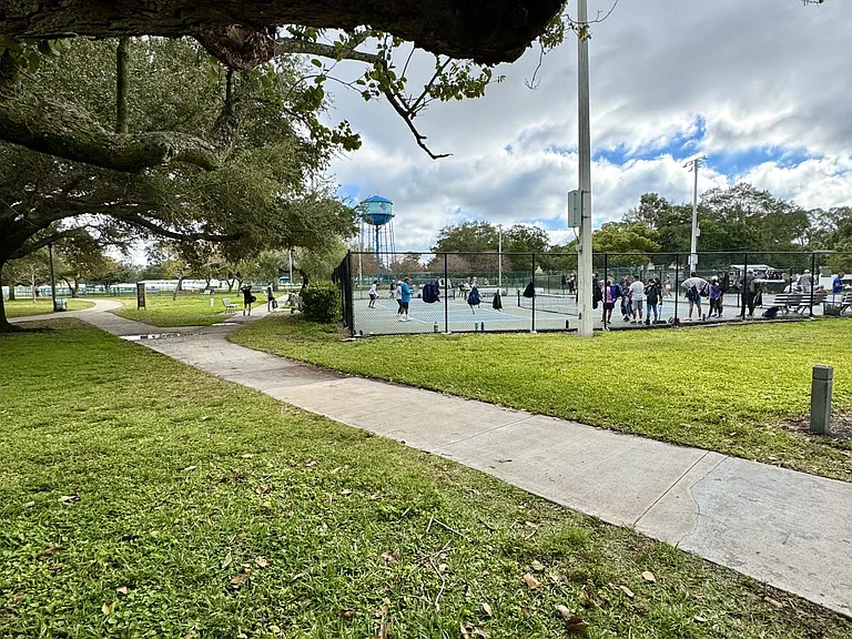 Crescent Lake Park Tennis & Pickle Ball Courts