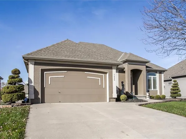 1426 Brompton Ln, Raymore, MO 64083