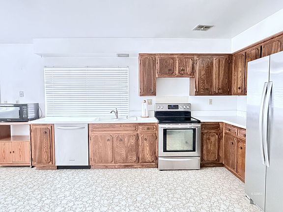 2nd image of 244 W Iowa Ave