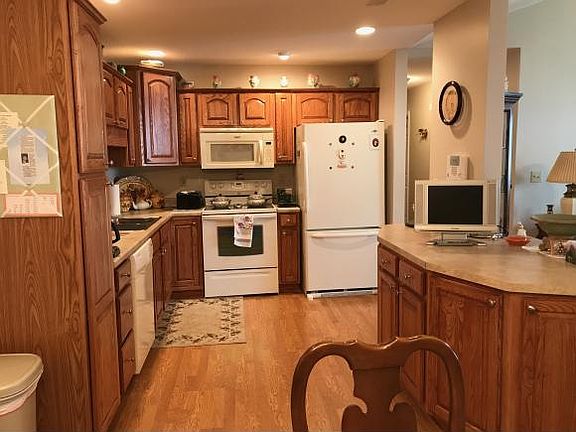 4th image of 1613 White Pine Ln