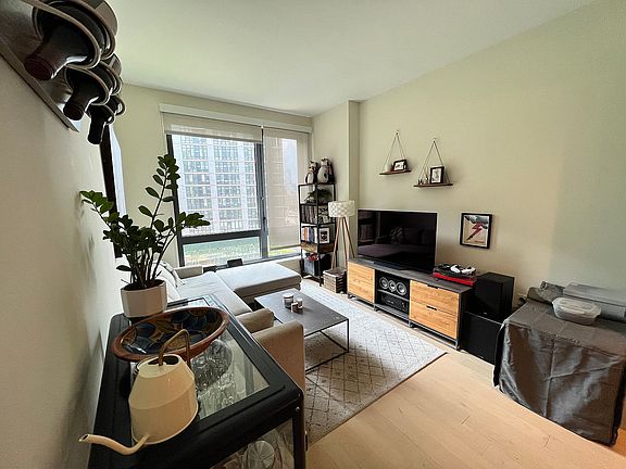 5th image of 550 Vanderbilt Ave #320