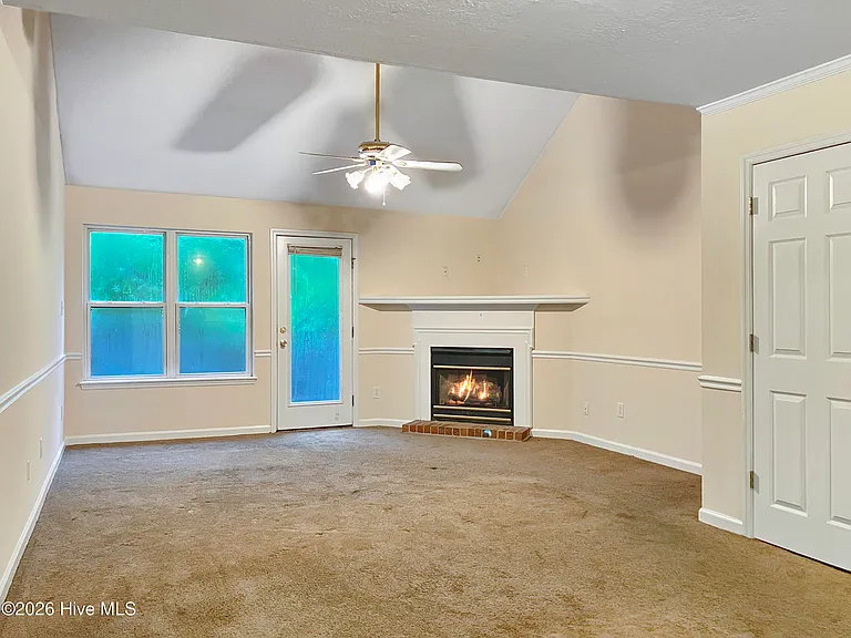 115 Harvestwood Dr — Photo 4