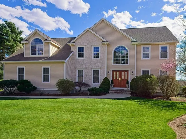 31 Fair Ln, Raynham, MA 02767