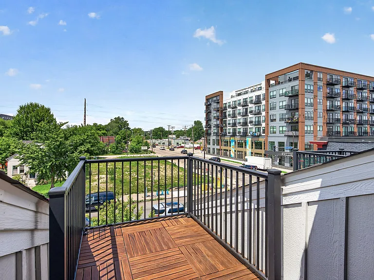 2421 2nd St NE — Photo 31