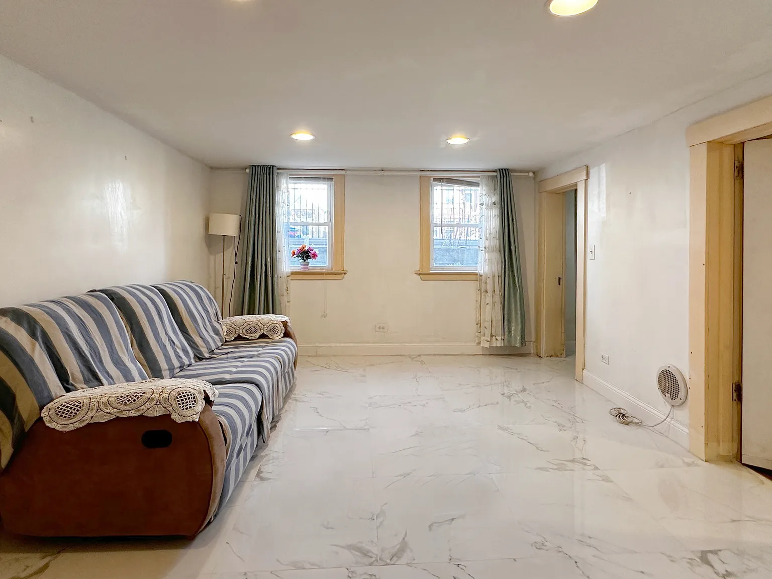 2 bed, $1,100 — Photo 3