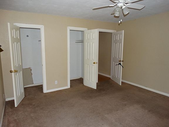 14x13 master with double closet