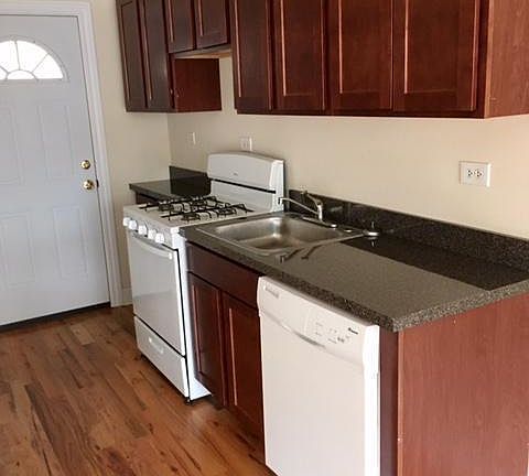 3rd image of 622 W Cornelia Ave #Xs1