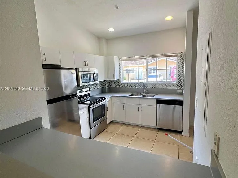 3824 SW 48th Ave #3824 — Photo 5