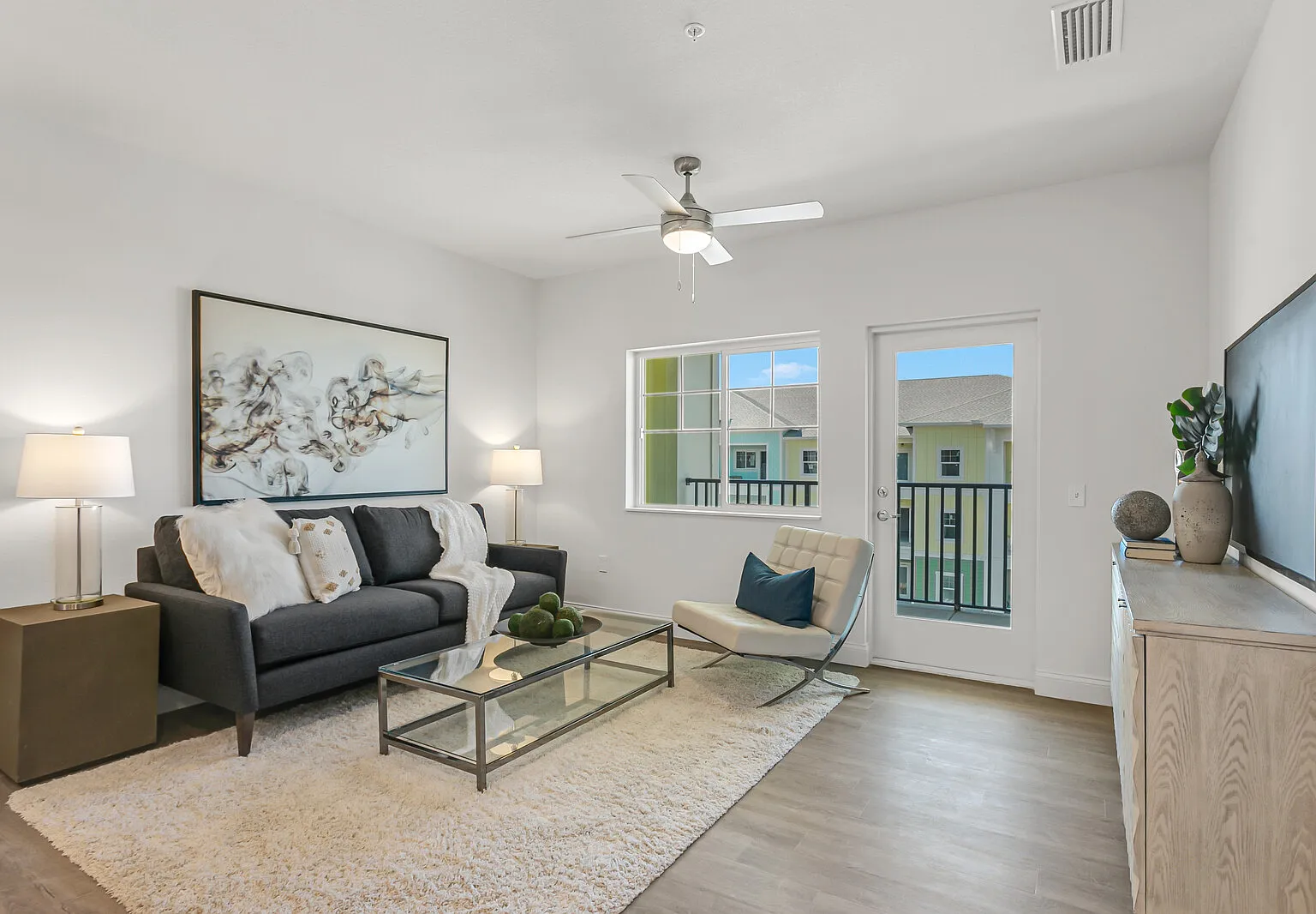 Grand Oak Apartments — Photo 1