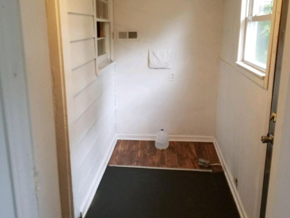 2nd image of 8 Savannah St