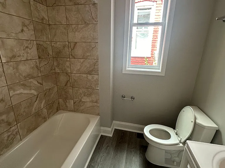 114 S Loudon Ave — Photo 12
