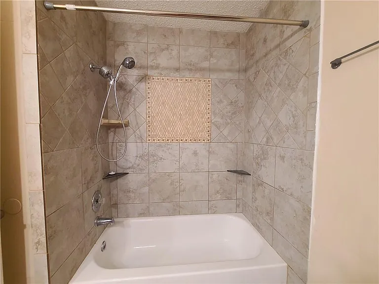 12405 Alderbrook Dr #B — Photo 10
