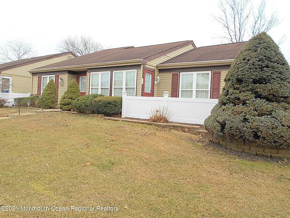 3rd image of 909B Liverpool Cir
