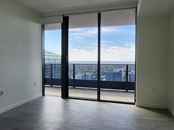2nd image of 1000 Brickell Plz #3810