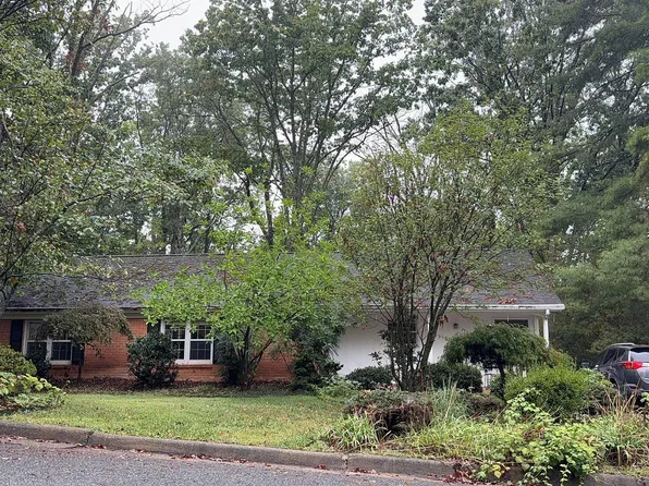 1211 Pinehurst Rd, Staunton, VA 24401