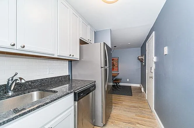 1 bed, 590 sqft, $1,900 — Photo 3