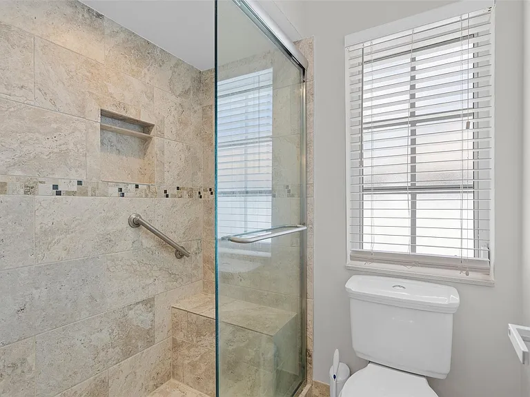 9010 Gardens Glen Cir — Photo 40