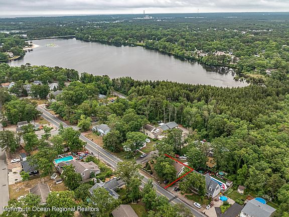 3rd image of 511 Lakeside Dr N