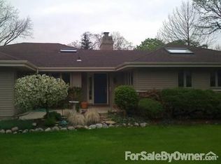 0S719 Madison St, Winfield, IL 60190