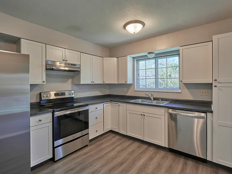 922 Hoover Village Dr #C — Photo 2