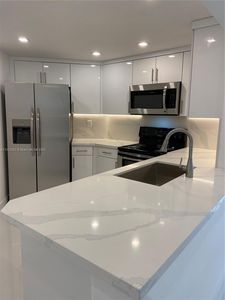 9409 Fontainebleau Blvd APT 112-24, Miami, FL, 33172