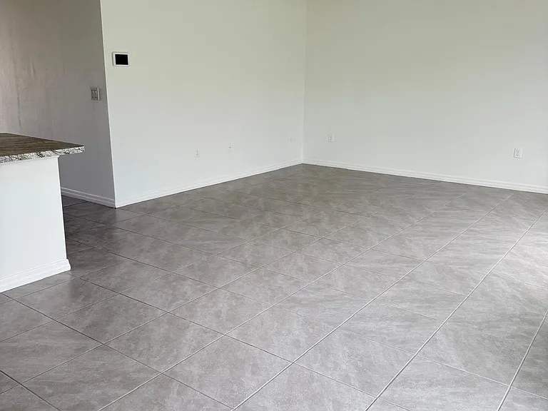 187 Emanuelle Dr — Photo 35