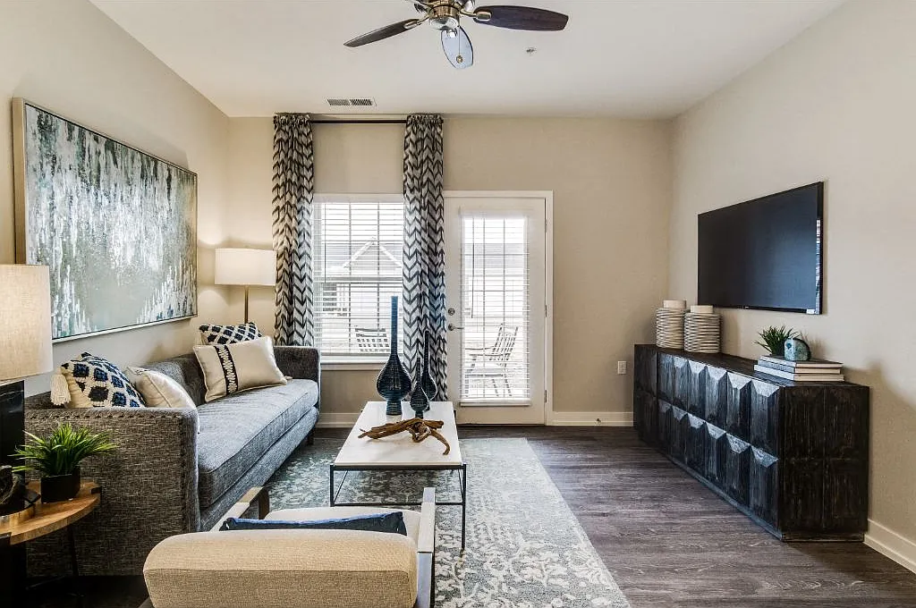 Montgomery Place Apartments — Photo 4