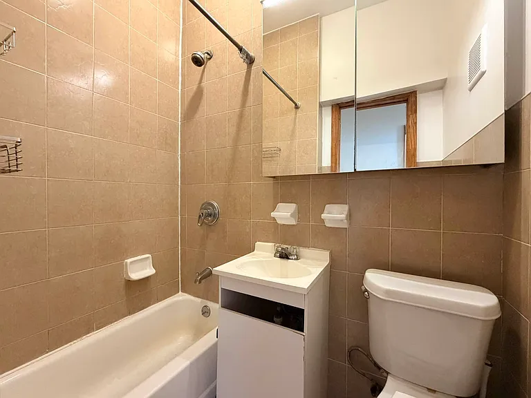 1340 Jefferson Ave #2 — Photo 11