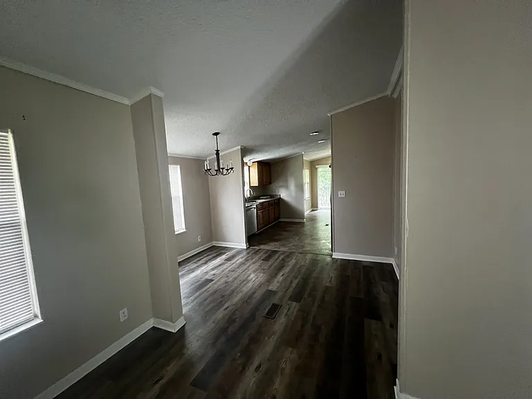 1098 Victory Ln — Photo 7