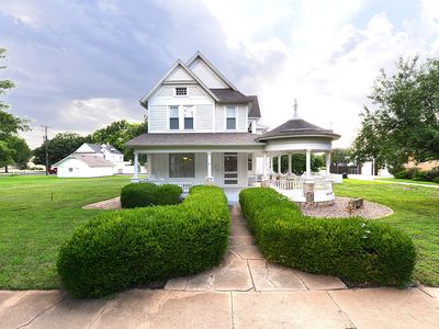 411 Main St, Halstead, KS, 67056