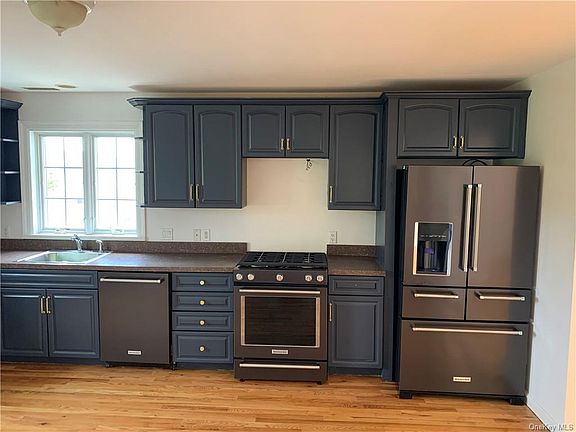 3rd image of 214 Truman Ave