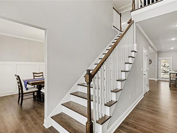 3rd image of 540 Glen Abbey Cir